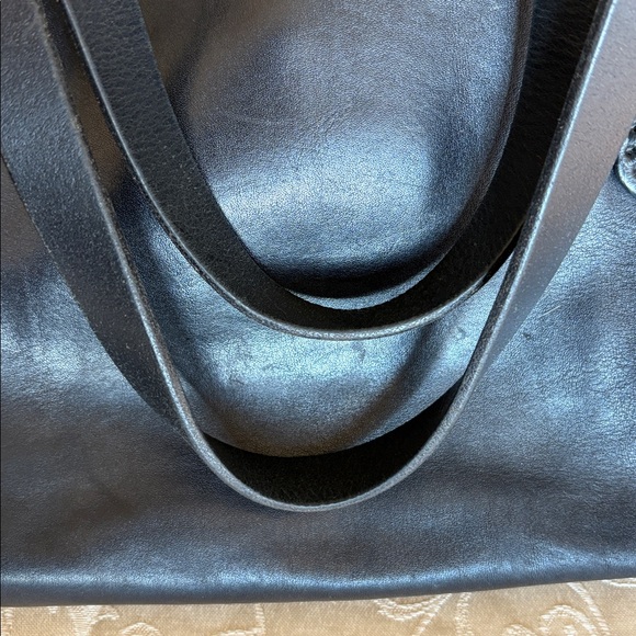 FOUNT Elegant Black Leather Tote 15” wide, 10” height, excellent - Picture 5 of 16